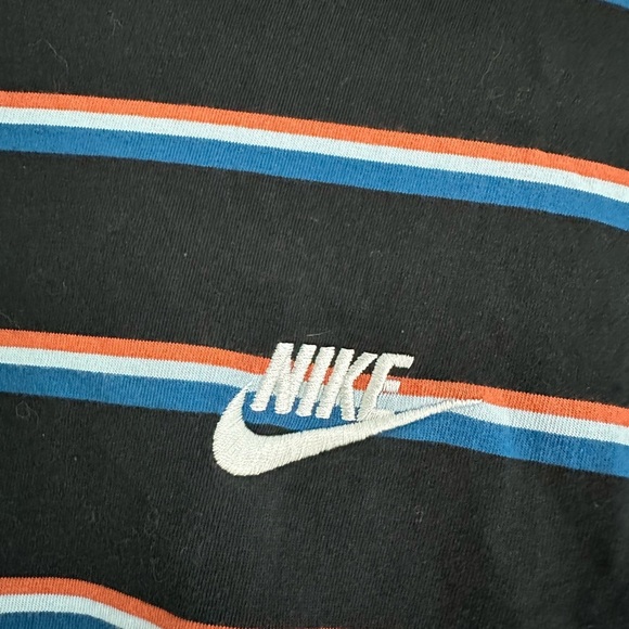 Nike Sportswear Club Black Stripe Embroidered Logo Size Medium Mens T-Shirt - Picture 2 of 5